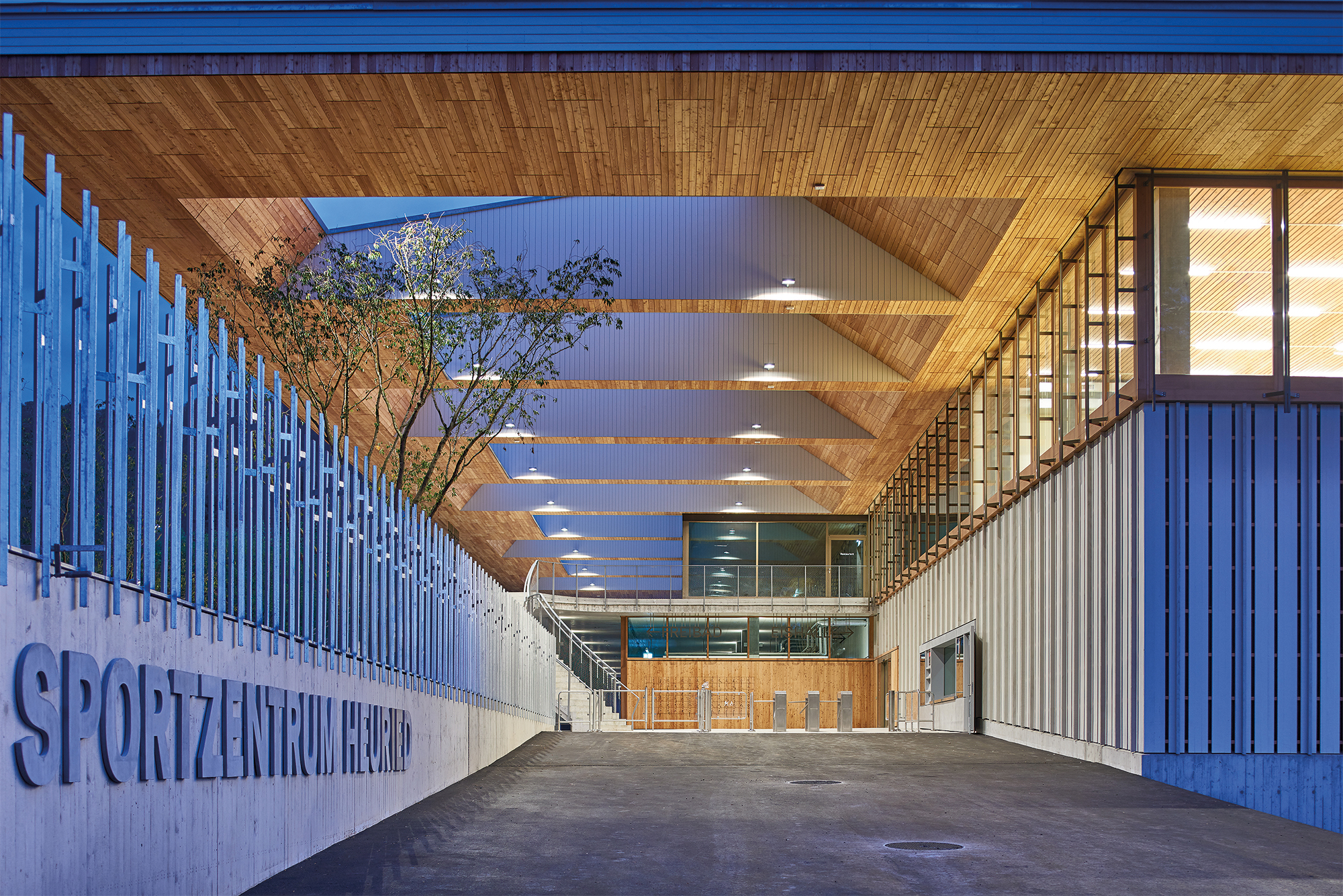 Sportzentrum Heuried Eingangsbereich (© Theodor Stalder, Zürich)